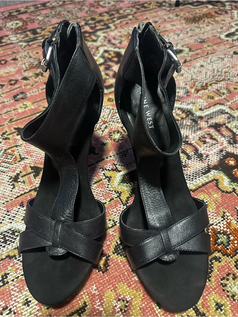 Nine West leather heeled sandals in excellent condition